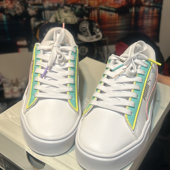 Custom women Puma size 6 never worn - Picture 3 of 4